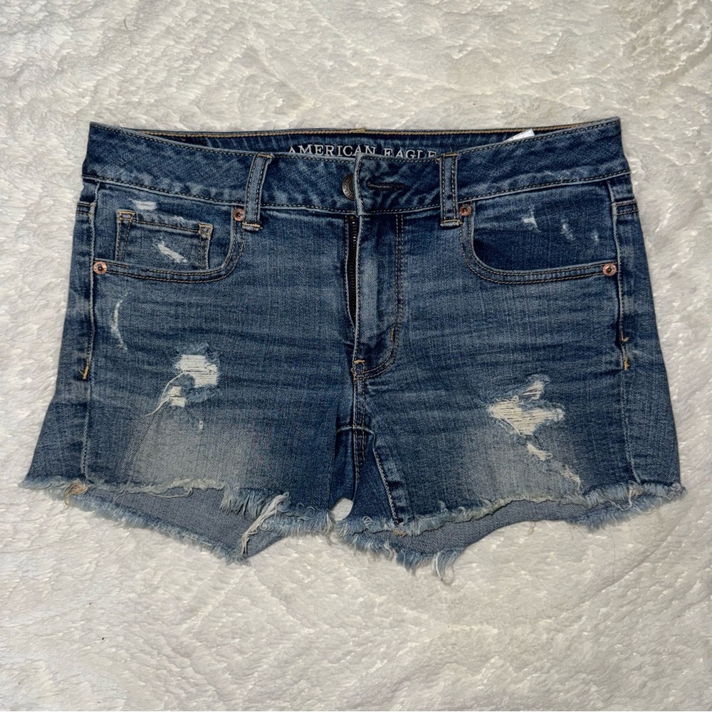 American Eagle Distressed Denim midi Shorts size 6